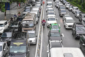 Từ 7/2026, taxi và xe kinh doanh đến 8 chỗ đầu tư mới phải dùng năng lượng xanh