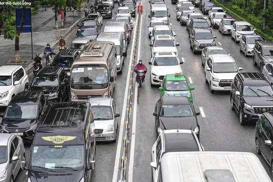 Từ 7/2026, taxi và xe kinh doanh đến 8 chỗ đầu tư mới phải dùng năng lượng xanh