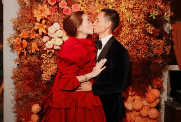 Hồ Ngọc Hà 'khóa môi' Kim Lý cực ngọt, 2 bên thông gia gây chú ý