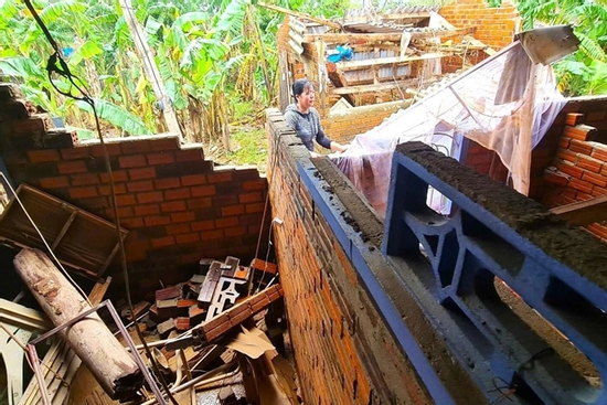 ‘Lũ rút, tài sản của gia đình tôi còn… cái nền nhà’