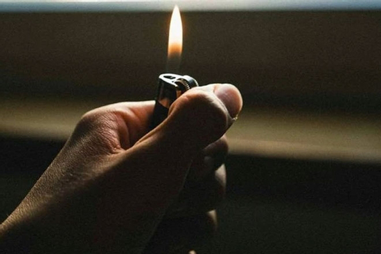 Say rượu nuốt bật lửa gas, 30 năm sau lấy khỏi dạ dày, bật lửa vẫn dùng tốt