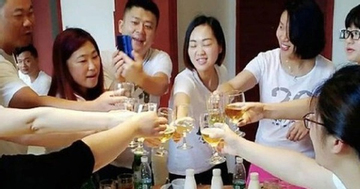 Tại sao họp lớp không còn vui? 5 sự thật khiến ai cũng chạnh lòng khi gặp lại bạn cũ