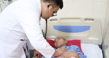 Thiếu niên 17 tuổi 'chín phần tử, một phần sống' hồi sinh như phép màu