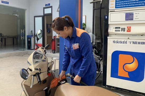 Giá xăng dầu đồng loạt giảm sâu từ 15h00 chiều nay 27/11