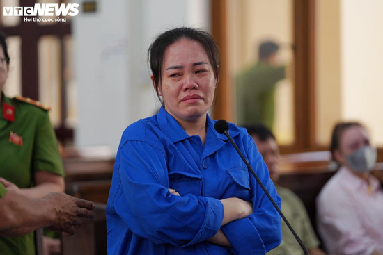 Kẻ đầu độc 4 người thân khóc xin 'được sống để sám hối' khi nghe tuyên tử hình