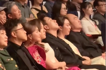 Ngỡ ngàng trước khoảnh khắc Trấn Thành ngủ gật ở sự kiện