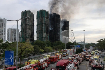 Nhân chứng kể khoảnh khắc trốn tử thần trong bão lửa nuốt chung cư ở Hong Kong