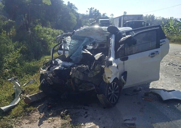 Ô tô lấn làn tông xe đầu kéo, 4 người chết: Danh tính các nạn nhân