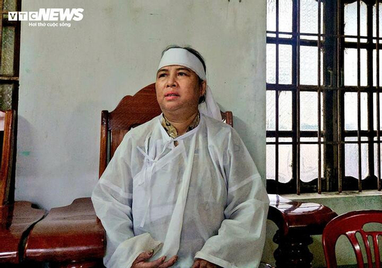 Sau lũ, nỗi đau còn ở lại trên những bàn thờ trống