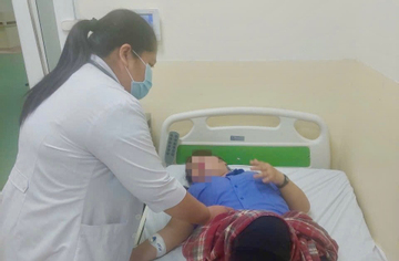 79 công nhân và học sinh ở TP.HCM cấp cứu nghi phản vệ thức ăn, ngộ độc thực phẩm