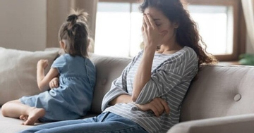 Con gái phát hiện bố ngoại tình, vợ sốc với những gì chồng làm sau đó