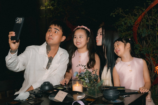 Đạt G lộ rõ thái độ với hai con riêng của Cindy Lư