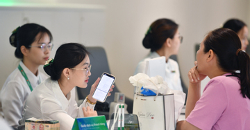 Lãi suất ngân hàng hôm nay 28/11/2025: Thêm 'ông lớn' tăng cao nhất kỳ hạn ngắn