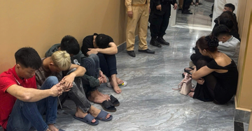 Phá đường dây mại dâm ‘khép kín’ từ quán karaoke đến nhà nghỉ ở Hà Nội