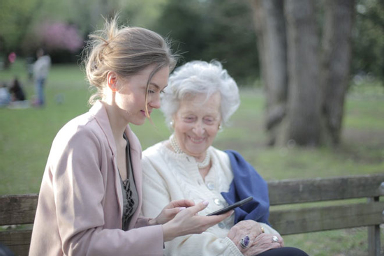 Tôi day dứt, thấy tội lỗi khi phải đưa cha mẹ vào sống ở viện dưỡng lão