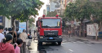 Lửa bùng lên từ tầng hầm thẩm mỹ viện ở TPHCM, người dân hoảng loạn tháo chạy