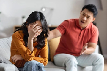 Bố mẹ chồng gọi lên vay 10 triệu, con dâu lỡ bảo 'không có tiền' và cái kết đầy bi kịch từ người chồng