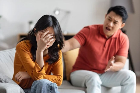 Bố mẹ chồng gọi lên vay 10 triệu, con dâu lỡ bảo 'không có tiền' và cái kết đầy bi kịch từ người chồng