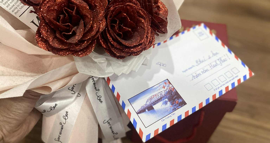 Mừng cưới bạn thân 5 triệu, cô gái sững sờ khi mở phong bì bạn mừng sau 2 năm