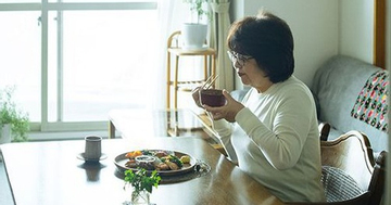 Nghỉ hưu đi trông cháu, mẹ chồng lương hưu 20 triệu vẫn 'ngậm đắng nuốt cay' vì con dâu