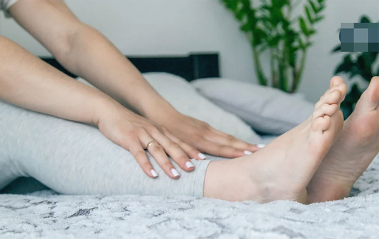 Thận hư gây lạnh chân, gan hư gây chuột rút, tỳ hư gây tiêu chảy! 3 mẹo làm ấm 3 tạng siêu thiết thực