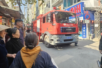 Cháy nhà 6 tầng trong ngõ sâu ở Hà Nội