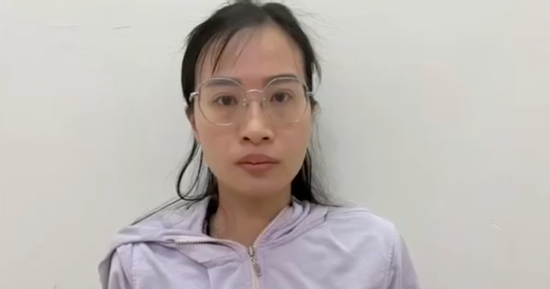 TPHCM: Tạm giữ người nhặt được thẻ tín dụng rồi lấy đi mua điện thoại