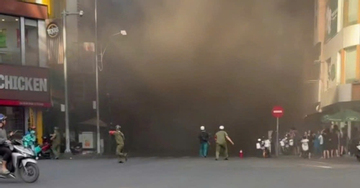 Vụ cháy tầng hầm thẩm mỹ viện ở TPHCM: Ô tô 7 chỗ bị hư hại, 20 người thoát nạn