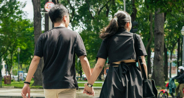 ‘Nếu con không được hướng dẫn, từ yêu đến quan hệ tình dục là rất gần’