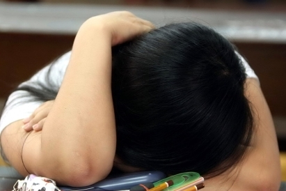 Cha mẹ cưỡng ép con học tập quá sức có thể bị phạt 10 triệu đồng