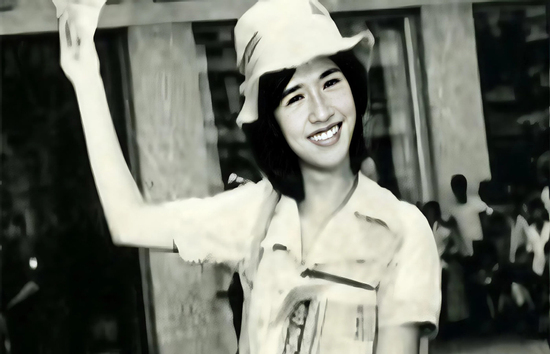 Cô bé bán báo 'Biệt động Sài Gòn': Làm tiếp viên hàng không, sống kín tiếng