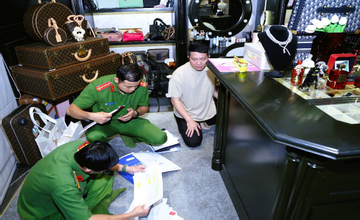 Công an khám xét nơi ở của vợ chồng ca sĩ Đoàn Di Băng