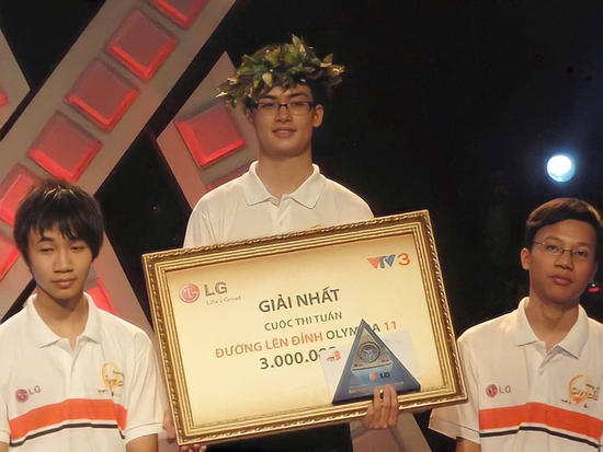 Cựu thí sinh Olympia khiến dân mạng 'lụi tim' khi xuất hiện với áo blouse trắng