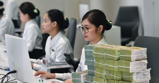 Lãi suất ngân hàng hôm nay 5/11/2025: ‘Ông lớn’ nối tiếp nhau tăng lãi huy động