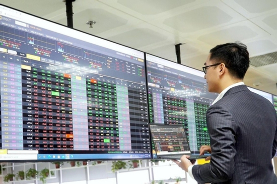 Nhà đầu tư chứng khoán nên làm gì sau phiên tăng mạnh nhất 1 tháng?