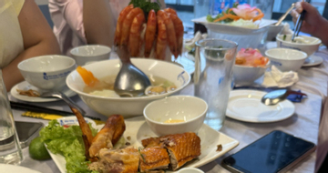 Đồng nghiệp 'né' đám cưới ở khách sạn vì sợ tốn kém, gửi tiền mừng gây sững sờ