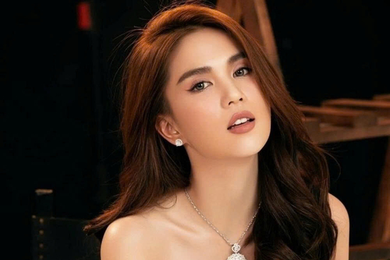 Người đẹp Ngọc Trinh hoàn lương