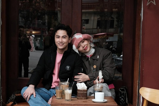 Tóc Tiên thân thiết 1 nam ca sĩ giữa ồn ào hôn nhân 'đổ vỡ'