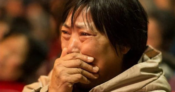 Vợ chồng nghỉ hưu được con trai tặng nhà nhưng khi đến nơi thì chết lặng