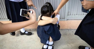 Con bị bắt nạt, mẹ chỉ biết hỏi 'Tại sao không phản kháng?' trong bất lực