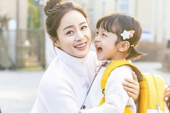 Tôi ngỡ đã làm tròn vai người cha, cho đến khi thấy ánh mắt con riêng của vợ nhìn vào phòng sinh