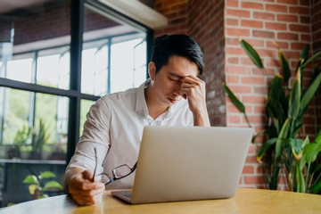 10 năm đưa hết lương cho vợ, mới thất nghiệp 2 tháng đã bị coi là ăn bám