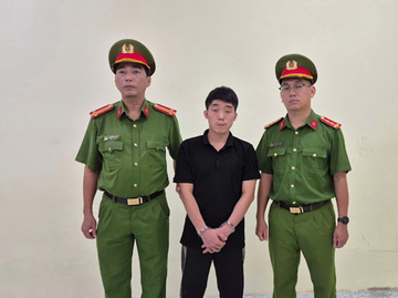 Đăng clip gây chia rẽ vùng miền, TikToker 'Dù Bầu Trời' bị bắt