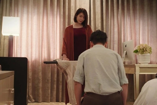 Mẹ chồng năn nỉ tôi ly hôn khi tôi bị chẩn đoán ung thư, 2 năm sau, chồng cũ quỳ gối xin tái hôn