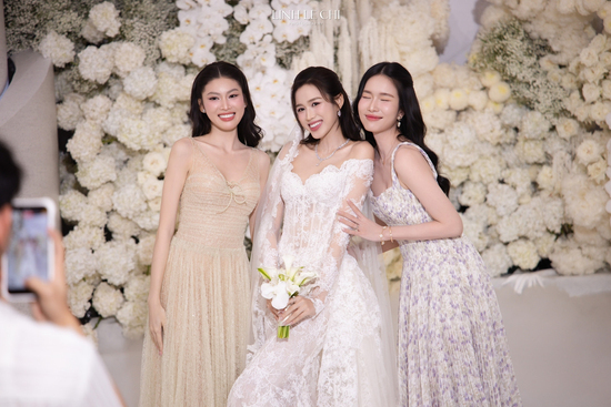 Dàn hoa hậu, á hậu dự đám cưới Đỗ Thị Hà