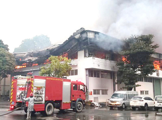 Cháy lớn ở Nhà máy bia Hà Nội Habeco