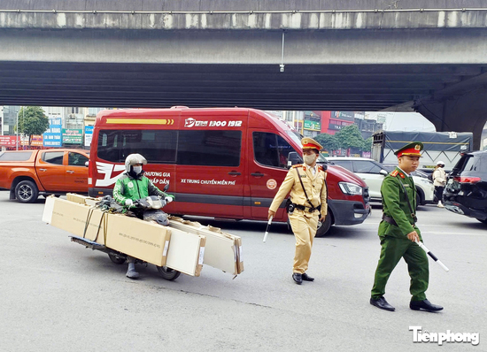 Hà Nội xử lý loạt xe chở hàng cồng kềnh gây mất an toàn giao thông