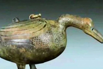 Nghi đồ cổ mua 1,5 tỷ đồng là giả, cô gái đi giám định và hết hồn khi biết giá