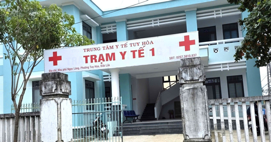 Nhân viên y tế không cho sản phụ, trẻ nhỏ vào tránh lũ, trạm trưởng lý giải