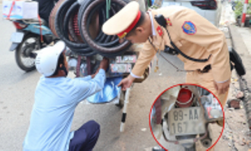 Che biển số để né camera, hàng loạt tài xế bị CSGT Hà Nội xử phạt